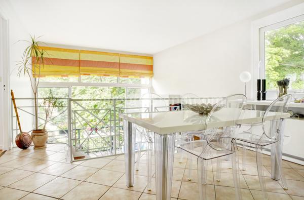 Dernier étage au calme dans la verdure 3 ch balcon séjour style loft.