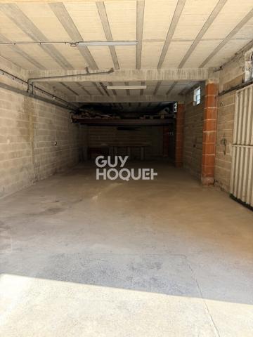 Bâtiment à usage de stockage ou parking