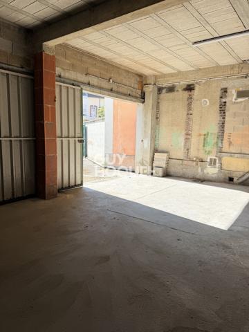 Bâtiment à usage de stockage ou parking