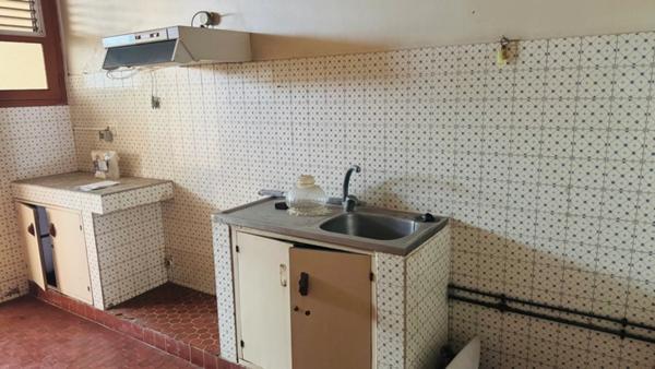À VENDRE – APPARTEMENT T3 À RÉNOVER EN PLEIN CENTRE-VILLE DE FORT-DE-FRANCE (972)