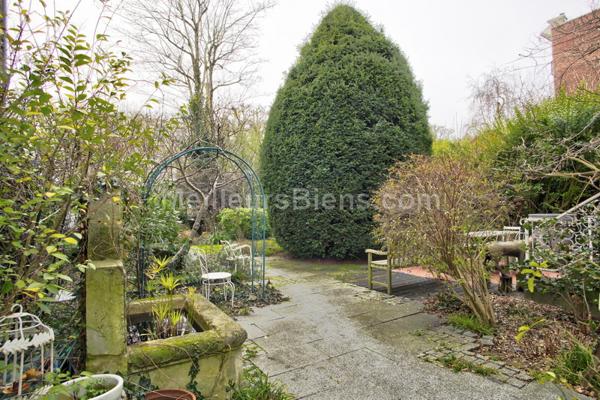 Meudon Bellevue Charmante Maison 1927 en granit intime et chaleureuse en bon état