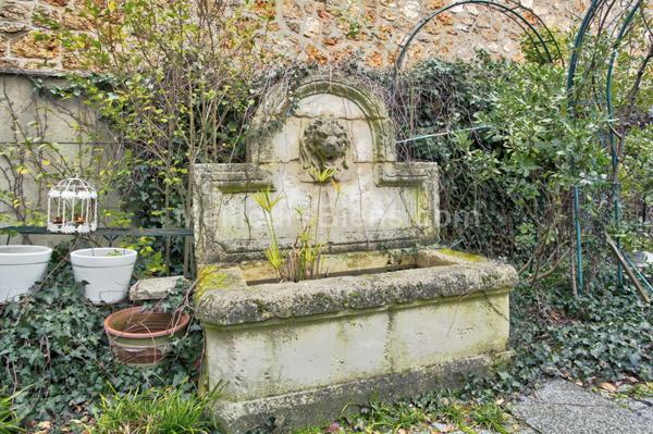 Meudon Bellevue Charmante Maison 1927 en granit intime et chaleureuse en bon état