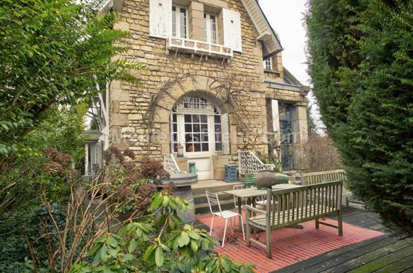 Meudon Bellevue Charmante Maison 1927 en granit intime et chaleureuse en bon état