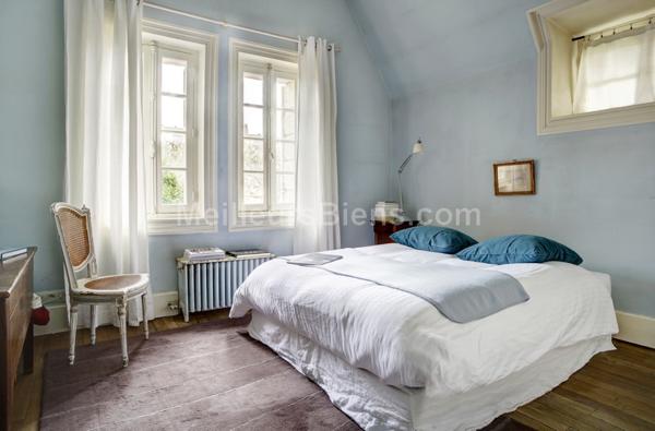 Meudon Bellevue Charmante Maison 1927 en granit intime et chaleureuse en bon état