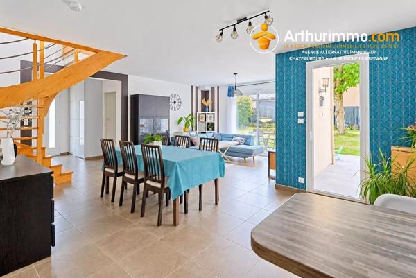 Vente                                                      Maison
                        
                     6 pièces                      134 m2                     à Châteaubourg