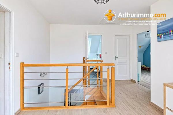 Vente                                                      Maison
                        
                     6 pièces                      134 m2                     à Châteaubourg