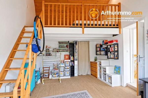Vente                                                      Maison
                        
                     6 pièces                      134 m2                     à Châteaubourg