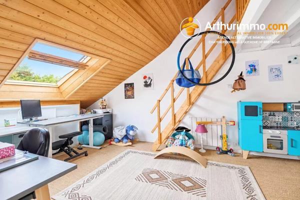Vente                                                      Maison
                        
                     6 pièces                      134 m2                     à Châteaubourg