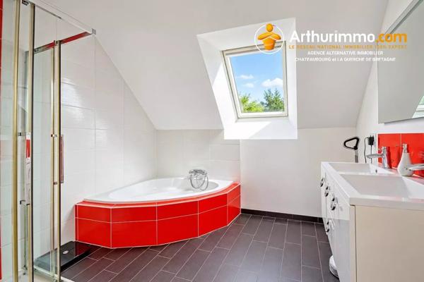 Vente                                                      Maison
                        
                     6 pièces                      134 m2                     à Châteaubourg