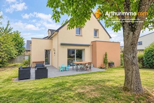 Vente                                                      Maison
                        
                     6 pièces                      134 m2                     à Châteaubourg