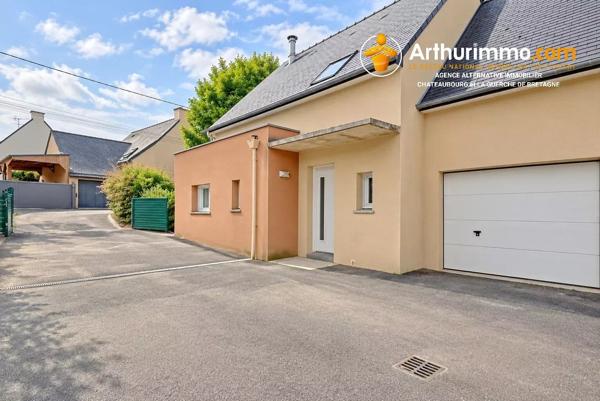 Vente                                                      Maison
                        
                     6 pièces                      134 m2                     à Châteaubourg