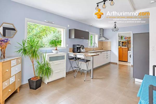 Vente                                                      Maison
                        
                     6 pièces                      134 m2                     à Châteaubourg