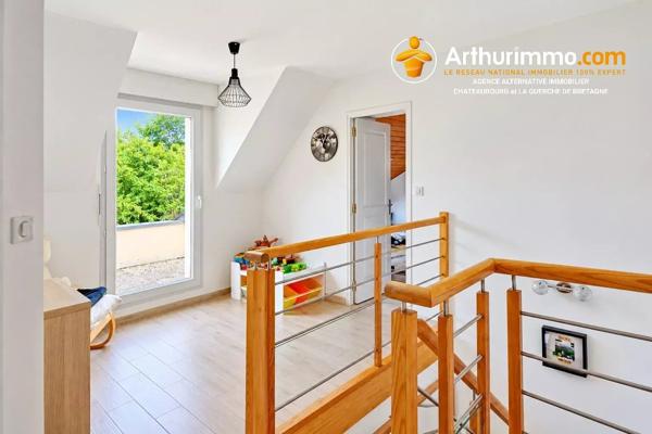 Vente                                                      Maison
                        
                     6 pièces                      134 m2                     à Châteaubourg