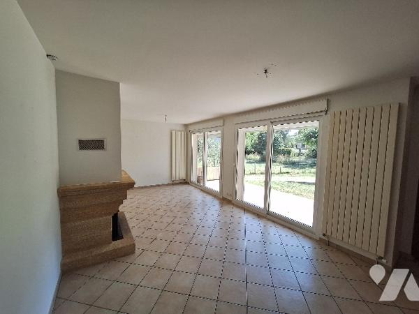 Pavillon plain-pied 80m² 3 chambres, sur terrain d'environ 1900 m², au calme, proche des commodités