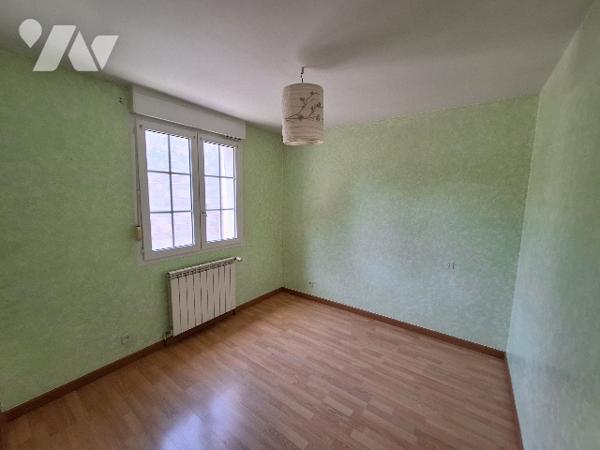 Pavillon plain-pied 80m² 3 chambres, sur terrain d'environ 1900 m², au calme, proche des commodités