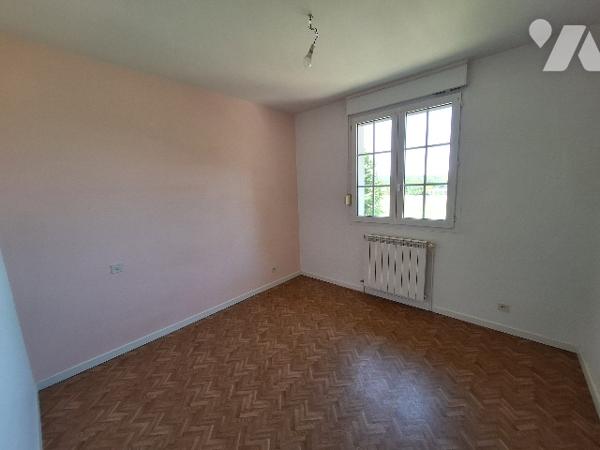 Pavillon plain-pied 80m² 3 chambres, sur terrain d'environ 1900 m², au calme, proche des commodités