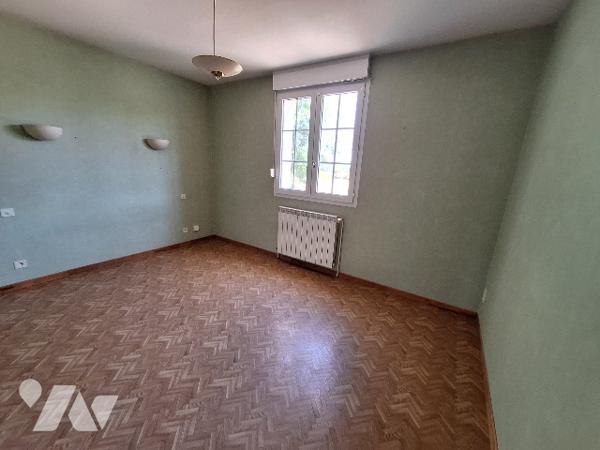 Pavillon plain-pied 80m² 3 chambres, sur terrain d'environ 1900 m², au calme, proche des commodités