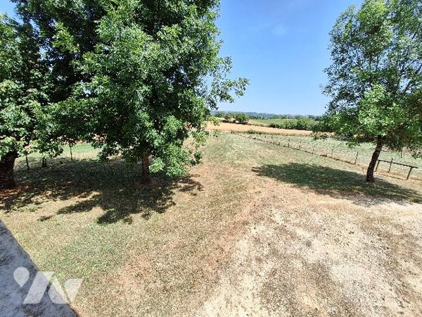 Pavillon plain-pied 80m² 3 chambres, sur terrain d'environ 1900 m², au calme, proche des commodités