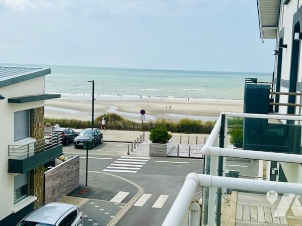 Appartement en Duplex dans petite copropriété une vaste chambre et une cabine vue mer et balcon