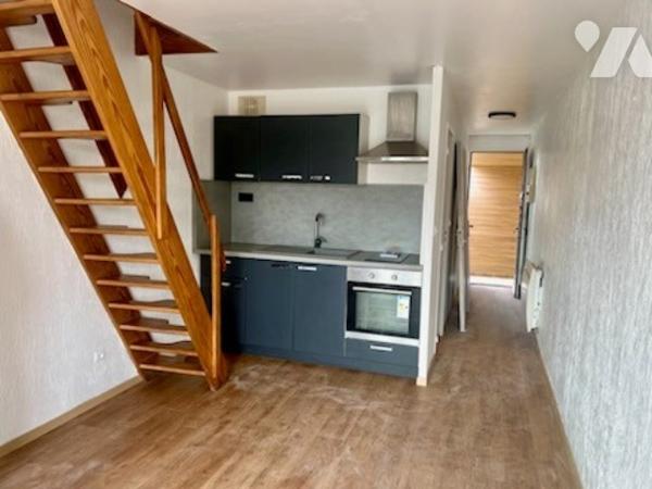 Appartement en Duplex dans petite copropriété une vaste chambre et une cabine vue mer et balcon