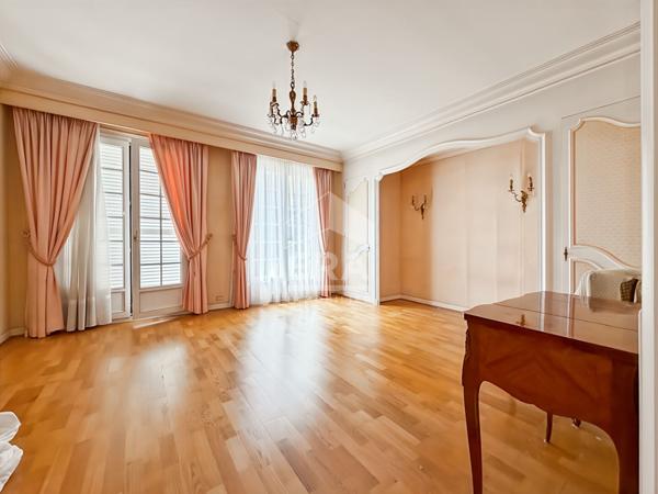 MAISON 9 PIÈCES 240 M² ? SAINT-FARGEAU-PONTHIERRY, VOLUMES EXCEPTIONNELS ET GRAND TERRAIN AVEC PISCINE