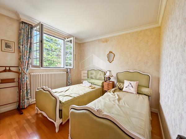 MAISON 9 PIÈCES 240 M² ? SAINT-FARGEAU-PONTHIERRY, VOLUMES EXCEPTIONNELS ET GRAND TERRAIN AVEC PISCINE