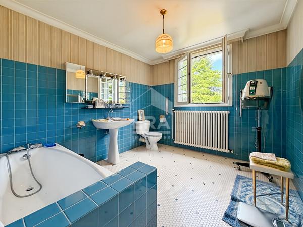 MAISON 9 PIÈCES 240 M² ? SAINT-FARGEAU-PONTHIERRY, VOLUMES EXCEPTIONNELS ET GRAND TERRAIN AVEC PISCINE