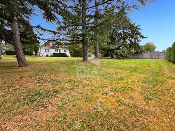 MAISON 9 PIÈCES 240 M² ? SAINT-FARGEAU-PONTHIERRY, VOLUMES EXCEPTIONNELS ET GRAND TERRAIN AVEC PISCINE
