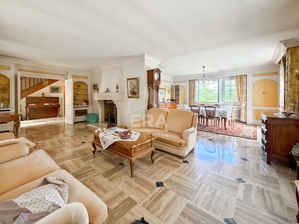 MAISON 9 PIÈCES 240 M² ? SAINT-FARGEAU-PONTHIERRY, VOLUMES EXCEPTIONNELS ET GRAND TERRAIN AVEC PISCINE