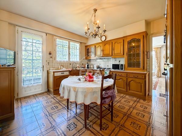 MAISON 9 PIÈCES 240 M² ? SAINT-FARGEAU-PONTHIERRY, VOLUMES EXCEPTIONNELS ET GRAND TERRAIN AVEC PISCINE