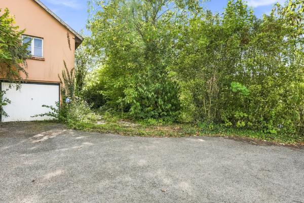 Appartement
         5 pièces
        - 125 m² Exclusivité 180 000 € *