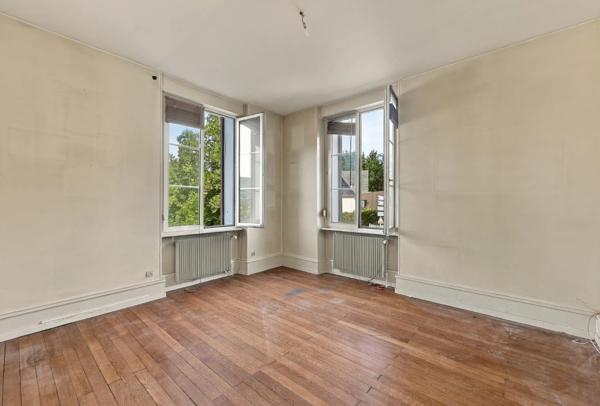 Appartement
         5 pièces
        - 125 m² Exclusivité 180 000 € *