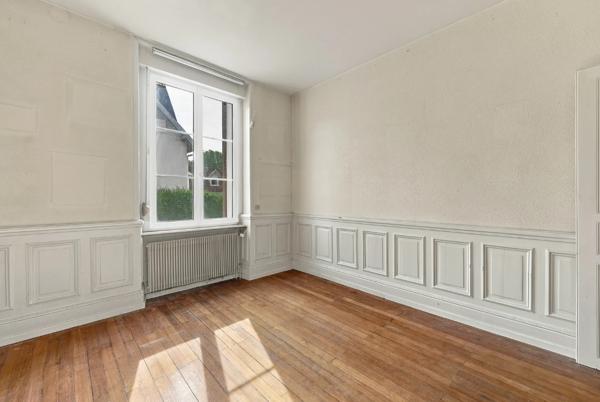 Appartement
         5 pièces
        - 125 m² Exclusivité 180 000 € *
