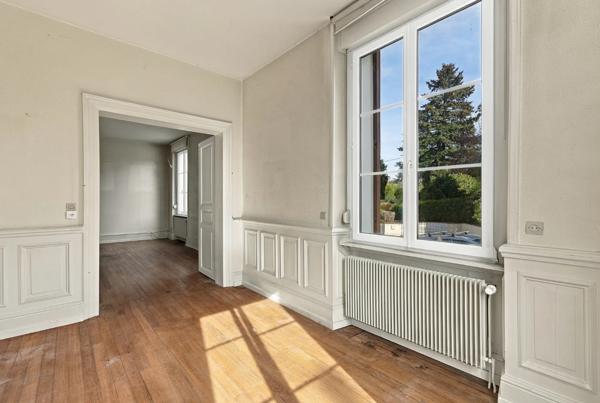 Appartement
         5 pièces
        - 125 m² Exclusivité 180 000 € *