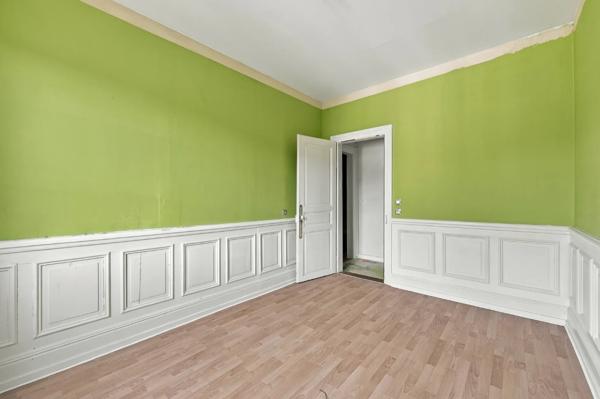 Appartement
         5 pièces
        - 125 m² Exclusivité 180 000 € *