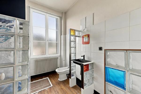 Appartement
         5 pièces
        - 125 m² Exclusivité 180 000 € *