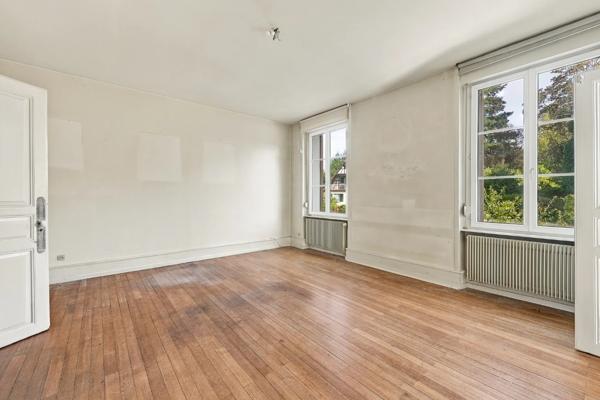 Appartement
         5 pièces
        - 125 m² Exclusivité 180 000 € *