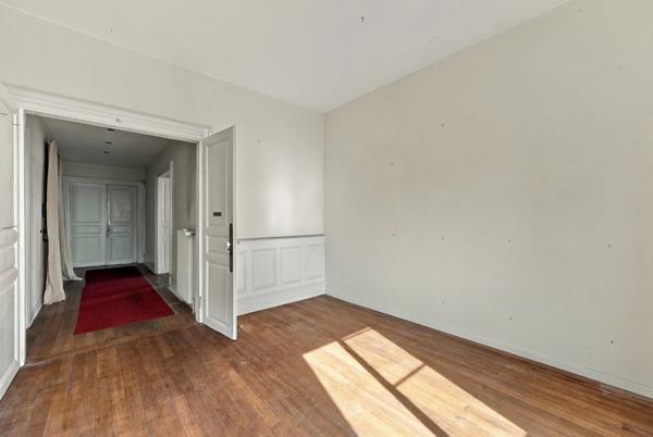 Appartement
         5 pièces
        - 125 m² Exclusivité 180 000 € *