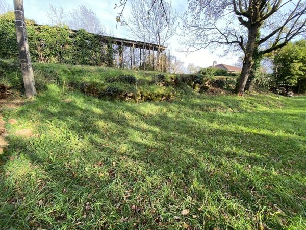 Rare, votre futur nid douillet face aux bois et au château : projet prêt à bâtir Prudhomat