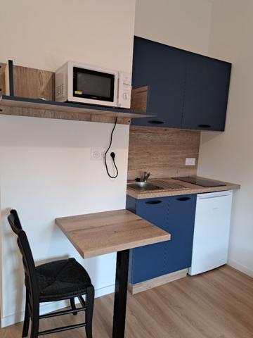 Chambre meublée dans un immeuble en centre ville des Herbiers