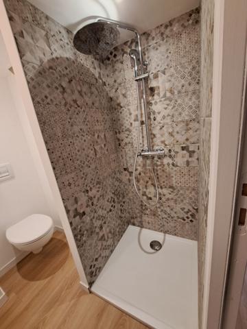 Chambre meublée dans un immeuble en centre ville des Herbiers