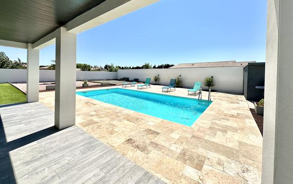 Maison de plain pied récente avec piscine proche Carcassonne