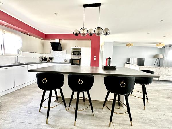 Maison de plain pied récente avec piscine proche Carcassonne