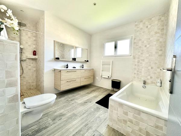 Maison de plain pied récente avec piscine proche Carcassonne