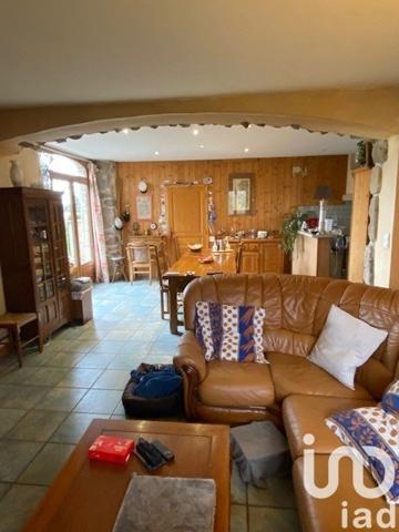 Maison 6 pièces de 164 m² à Grazac (43200)