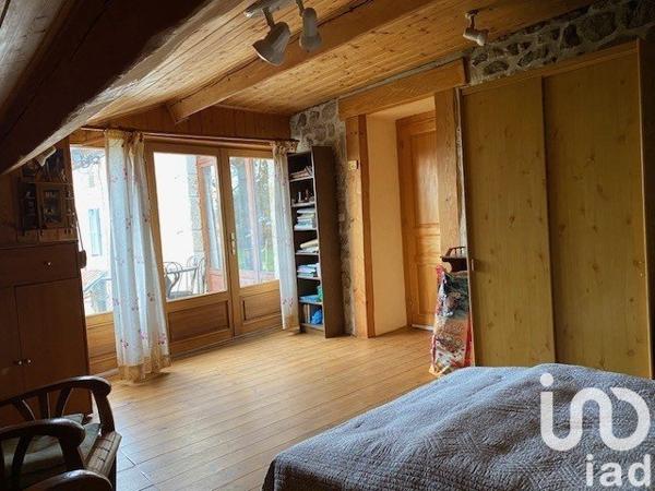 Maison 6 pièces de 164 m² à Grazac (43200)