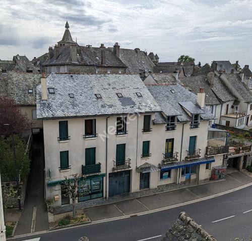 A Montsalvy, spécial investisseurs, à vendre Immeuble de rapport de plus de 700 m².