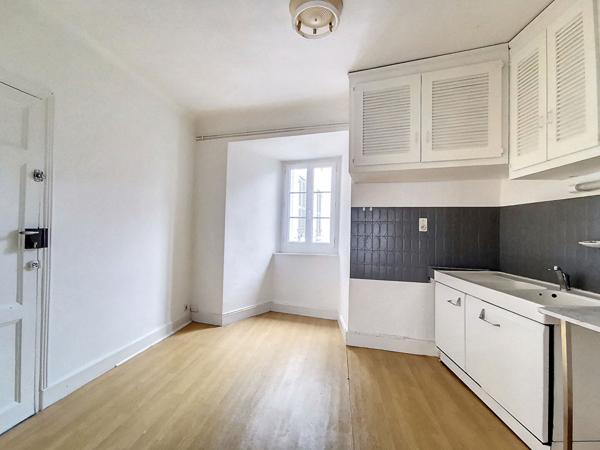 A Montsalvy, spécial investisseurs, à vendre Immeuble de rapport de plus de 700 m².