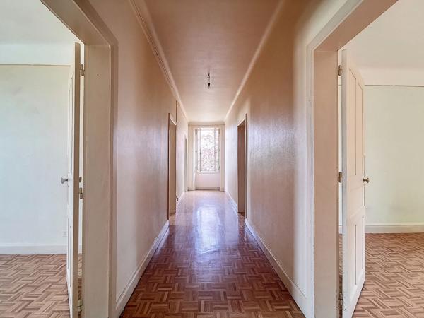 A Montsalvy, spécial investisseurs, à vendre Immeuble de rapport de plus de 700 m².