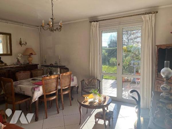 Maison à Vendre à Coutras (33230) en Gironde (33),  dans un quartier avec proximité des commerc...